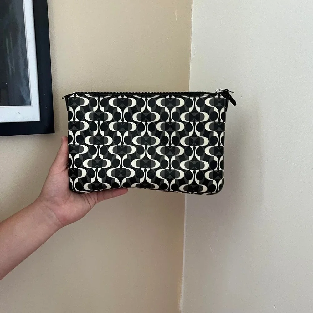 Y2K 2000s Coach Zig Zag Signature Cs Monogram Leather wallet / Clutch